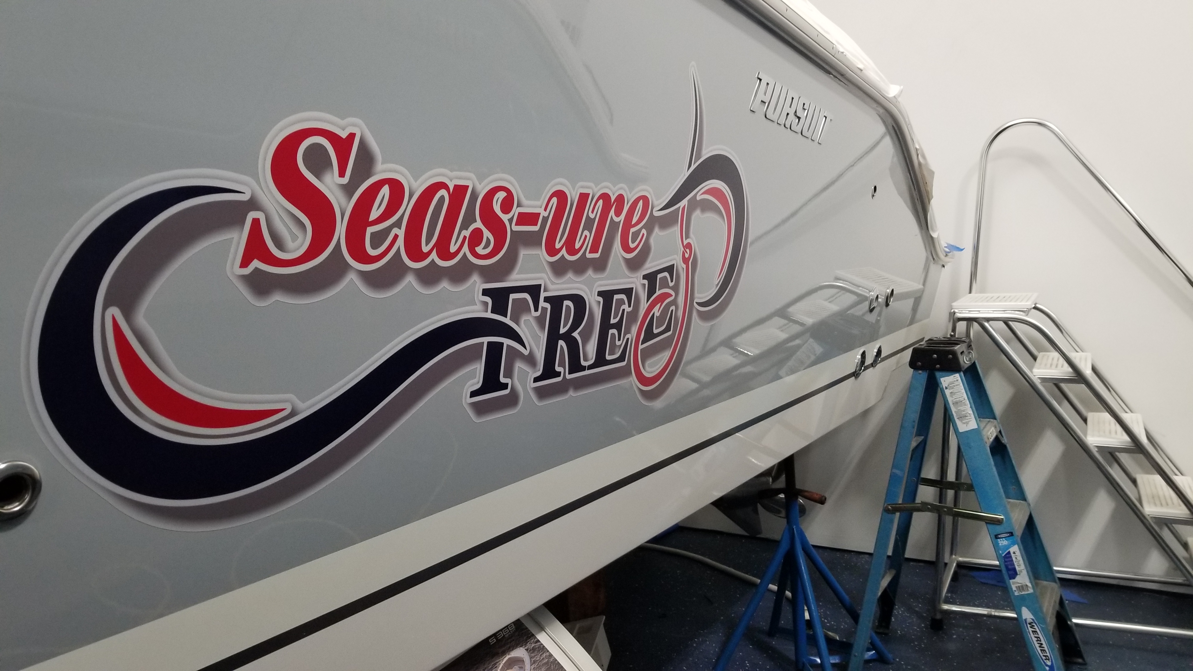 Catching Rays Boat Lettering Boat Lettering – RIWraps